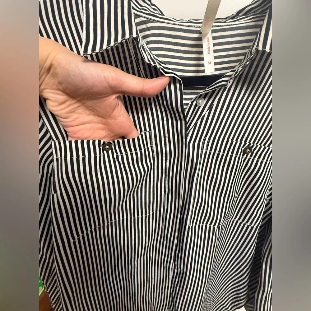 True Destiny Black and White Vertical Stripe Button-Down Shirt M/L - Picture 6 of 8